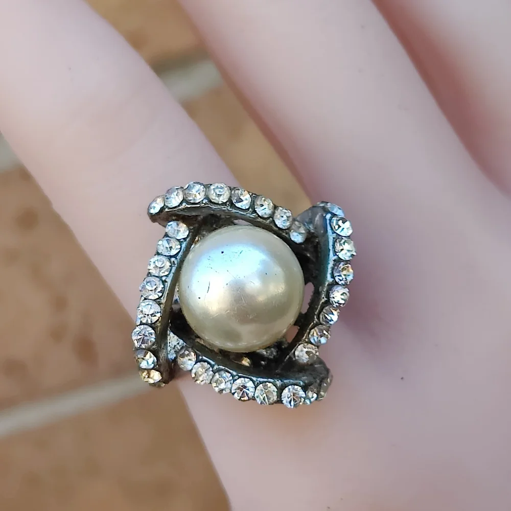 🔥 Gorgeous Vintage Pearl And Crystal Statement Ring